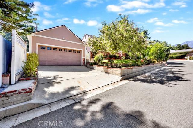 4547 Lasheart Drive, La Canada Flintridge CA: https://media.crmls.org/medias/61c6b001-da75-4540-b407-9c92b338e86b.jpg