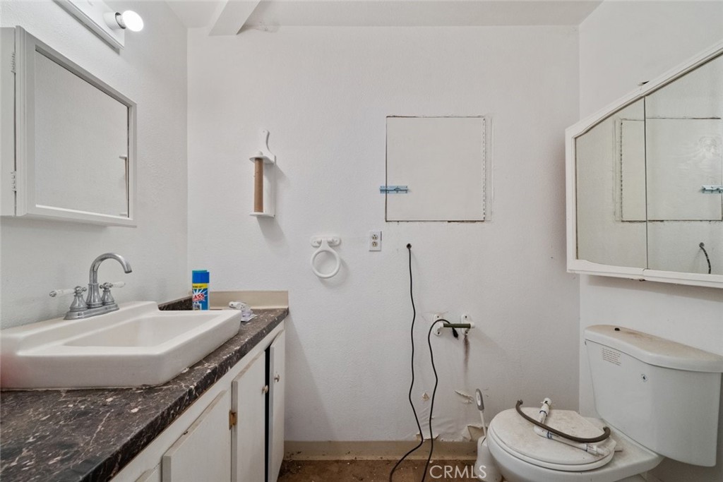 https://media.crmls.org/medias/61c7b588-512c-4065-bd71-667535fdd660.jpg?preset=X-Large