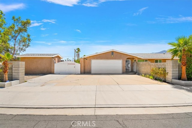 Detail Gallery Image 1 of 31 For 2175 E Racquet Club Rd, Palm Springs,  CA 92262 - 3 Beds | 2 Baths