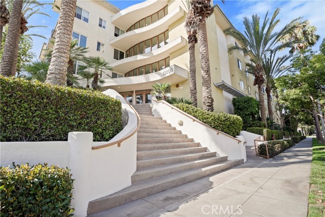 13200 Pacific Promenade, Playa Vista CA: https://media.crmls.org/medias/61c8dfeb-2765-4cda-bc2a-2e7cf221b28f.jpg
