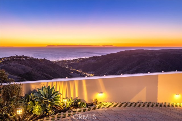 3355 Alta Laguna Boulevard, Laguna Beach CA: https://media.crmls.org/medias/61c928ee-3b2d-4d73-859e-510eb1dbe87c.jpg