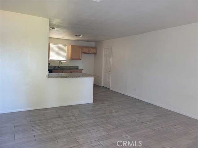 Livingroom to Kitchen