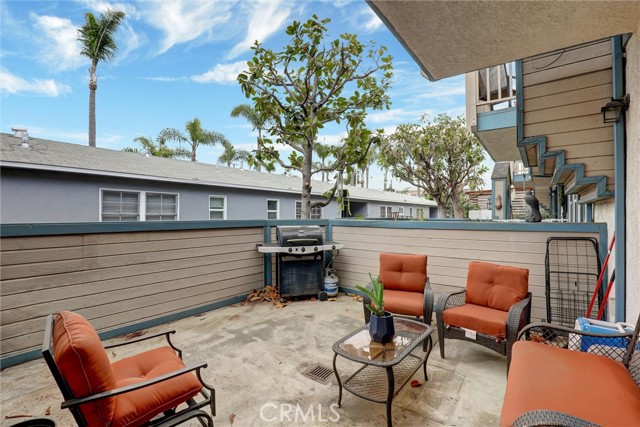 533 Walnut Avenue, Long Beach CA: https://media.crmls.org/medias/61c9fbf6-d646-499e-a09e-d8b9b6122e41.jpg