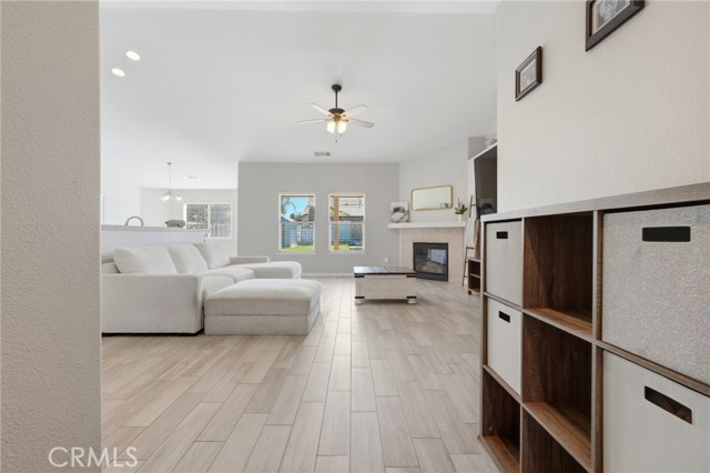 Detail Gallery Image 7 of 45 For 1849 W Spring Crest, Hanford,  CA 93230 - 4 Beds | 2 Baths