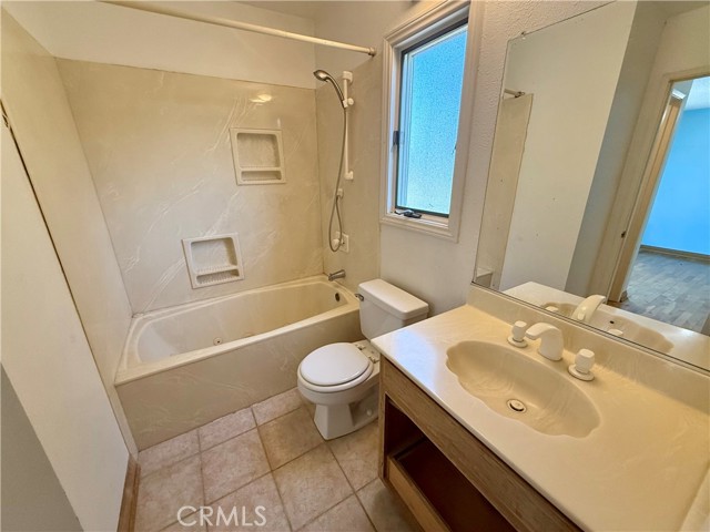 Detail Gallery Image 21 of 28 For 6618 Smoke Tree Ave, Oak Park,  CA 91377 - 4 Beds | 3 Baths