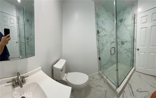 Detail Gallery Image 7 of 12 For 18654 1/2 Runnymede St., Reseda,  CA 91335 - 3 Beds | 2 Baths