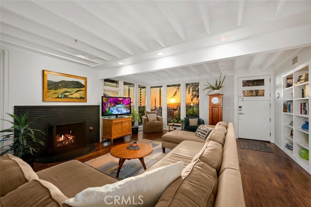 1687 Temple Hills Drive, Laguna Beach CA: https://media.crmls.org/medias/61cb92de-fd1a-40ed-82ad-36513f706b30.jpg