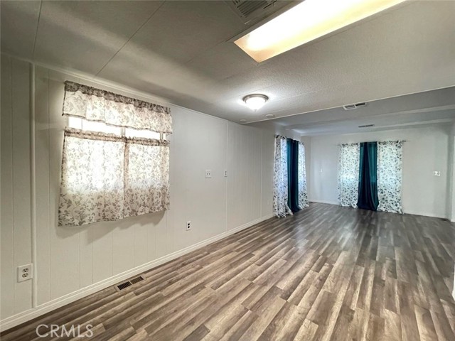 Detail Gallery Image 4 of 10 For 43850 20th St #211,  Lancaster,  CA 93535 - 2 Beds | 1 Baths