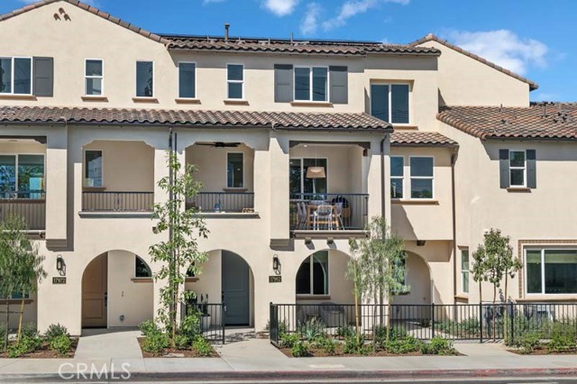 Detail Gallery Image 2 of 15 For 17942 Olivia Ln, Huntington Beach,  CA 92646 - 3 Beds | 2/1 Baths