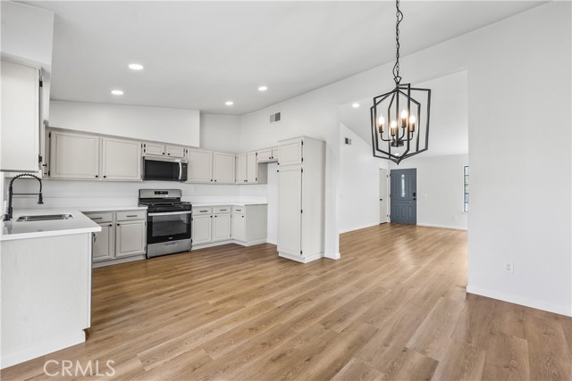 Detail Gallery Image 10 of 42 For 2049 Millcreek Way, Palmdale,  CA 93551 - 4 Beds | 2 Baths