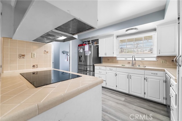 Detail Gallery Image 8 of 33 For 5818 Sycamore, Rialto,  CA 92377 - 3 Beds | 2/1 Baths