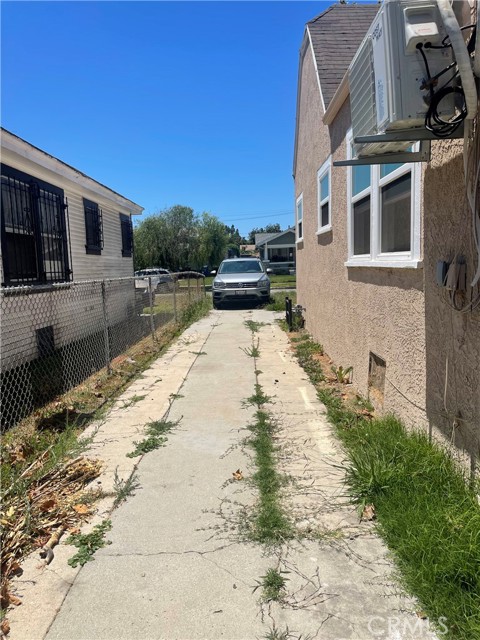 5426 4th Avenue, Los Angeles CA: https://media.crmls.org/medias/61ce0b20-d025-43c5-af25-2109cc5cc8df.jpg