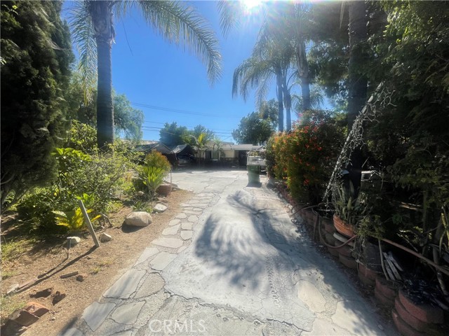 7751 Arvilla Avenue, Sun Valley CA: https://media.crmls.org/medias/61cf39ad-5bc7-4fc5-a813-bb76bb86508e.jpg