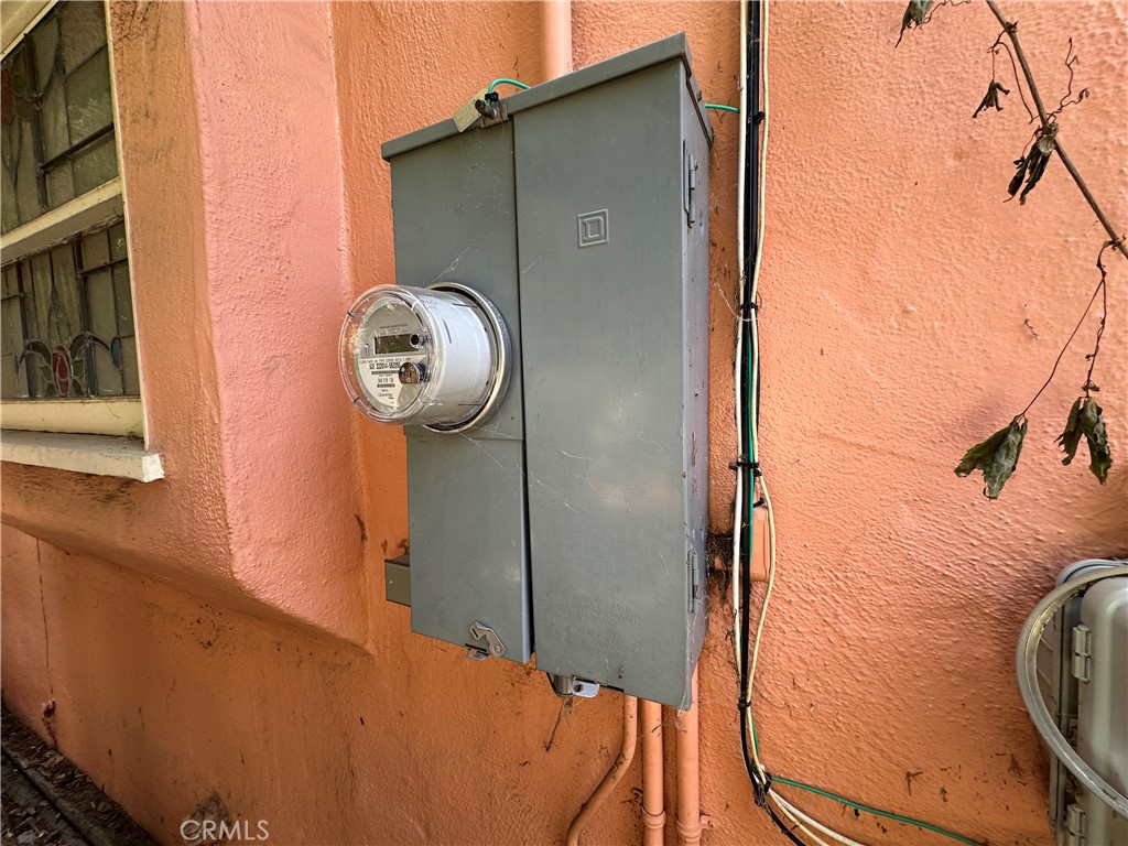 https://media.crmls.org/medias/61d052a7-be5c-454f-9cd3-d5a39fd2273d.jpg?preset=X-Large