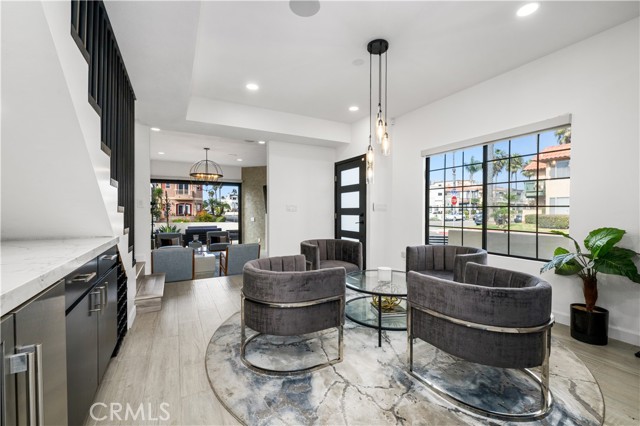 Detail Gallery Image 4 of 27 For 122 21st, Huntington Beach,  CA 92648 - 3 Beds | 4/1 Baths