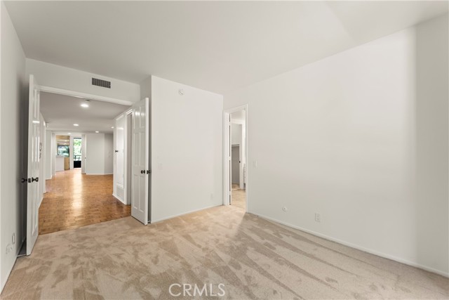 Detail Gallery Image 20 of 40 For 4720 Park Encino Ln #220,  Encino,  CA 91436 - 2 Beds | 2/1 Baths