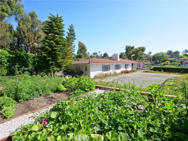 1300 Granvia Altamira, Palos Verdes Estates CA: https://media.crmls.org/medias/61d20488-7e6a-49a9-8240-771a50228ae2.jpg