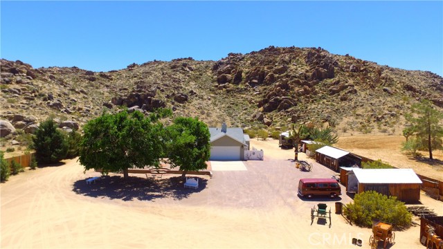 24212 Kansa Road, Apple Valley CA: https://media.crmls.org/medias/61d26592-4378-4648-91e0-925849033dd5.jpg