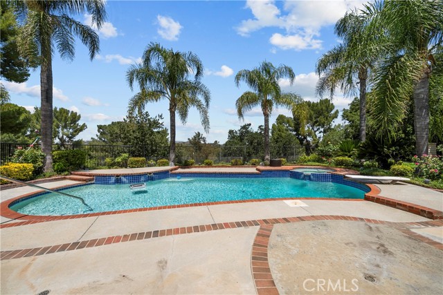 25472 Via Acorde, Valencia CA: https://media.crmls.org/medias/61d29511-b90d-4ae0-be68-85f485197ee7.jpg