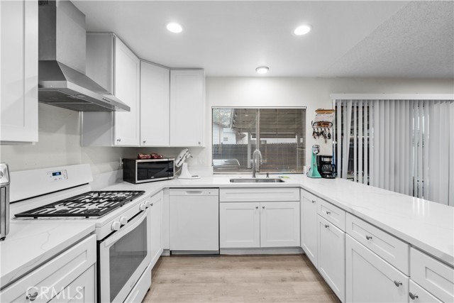 Detail Gallery Image 10 of 28 For 554 W Mariposa, Rialto,  CA 92376 - 4 Beds | 2 Baths