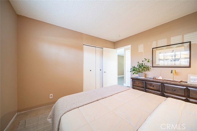 10230 Disney Circle, Huntington Beach CA: https://media.crmls.org/medias/61d2fec4-86ab-4286-9738-50c8d84b07e6.jpg