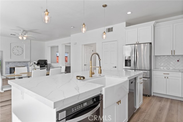 8798 Crest View Drive, Corona CA: https://media.crmls.org/medias/61d387c0-9d44-4393-8d8e-06ba9b7449dd.jpg