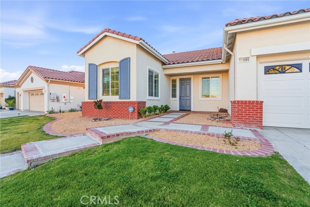 Detail Gallery Image 2 of 32 For 11090 Dandelion Ln, Apple Valley,  CA 92308 - 4 Beds | 3 Baths