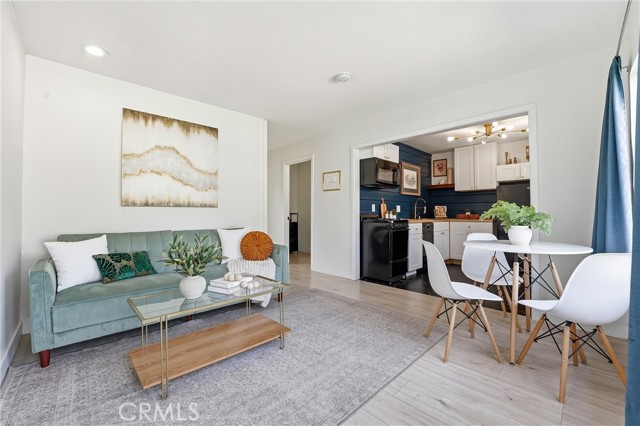 Detail Gallery Image 16 of 23 For 2157 Gale Ave, Long Beach,  CA 90810 - 4 Beds | 3 Baths