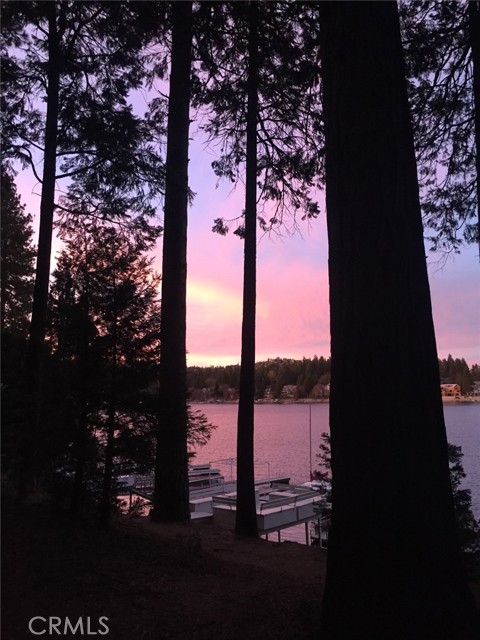 187 Cedar Circle Circle, Lake Arrowhead CA: https://media.crmls.org/medias/61d588f8-4279-4afd-b8c5-4b48a03d02b8.jpg