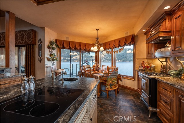 Detail Gallery Image 21 of 33 For 655 Cove Dr, Big Bear Lake,  CA 92315 - 6 Beds | 5/2 Baths