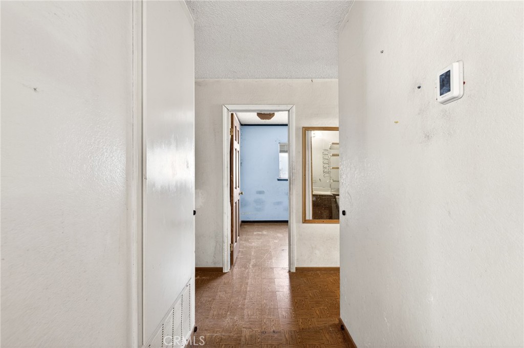 https://media.crmls.org/medias/61d65c0b-857c-4660-ae3e-ba3e369349ed.jpg?preset=X-Large