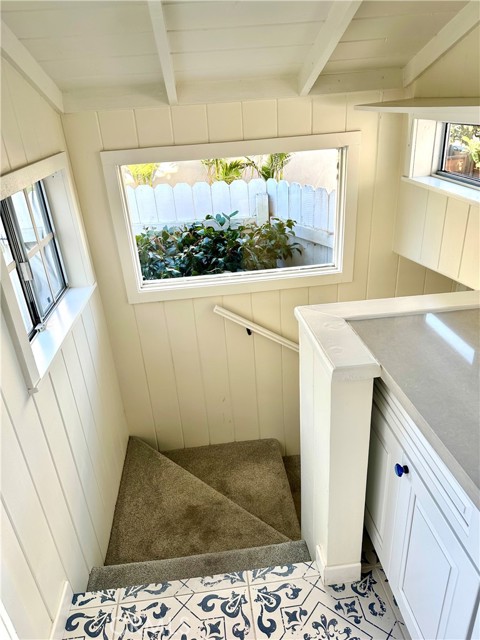 425 Monterey Drive, Laguna Beach CA: https://media.crmls.org/medias/61d6610f-f7a2-4f13-8795-a125c9b14716.jpg