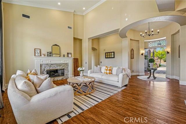 Detail Gallery Image 9 of 57 For 3931 Ashwood Circle, Corona,  CA 92881 - 4 Beds | 3/1 Baths