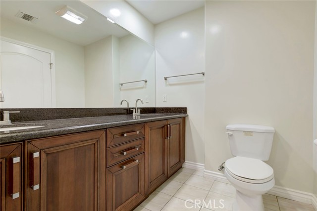 Detail Gallery Image 18 of 32 For 556 E Palm Ave #102,  Burbank,  CA 91501 - 3 Beds | 3 Baths