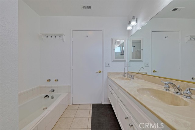 10229 Variel Avenue, Chatsworth CA: https://media.crmls.org/medias/61d73828-b325-4b49-838f-98fff13b99a3.jpg