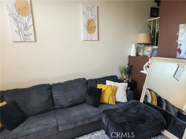 Detail Gallery Image 9 of 21 For 17139 Benicia Ct, Fontana,  CA 92336 - 3 Beds | 2/1 Baths