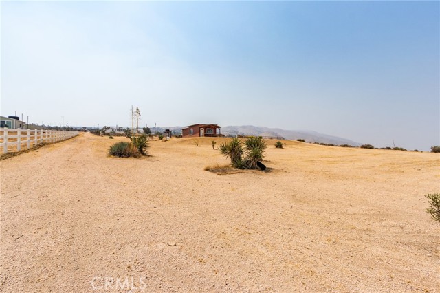 23833 Rancho Street, Apple Valley CA: https://media.crmls.org/medias/61d8475a-0cd9-4237-833b-a4fec27c6bb4.jpg