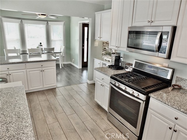 4513 N Paramount Boulevard, Lakewood CA: https://media.crmls.org/medias/61d8ddef-46e1-438d-a8da-352a1b977d49.jpg