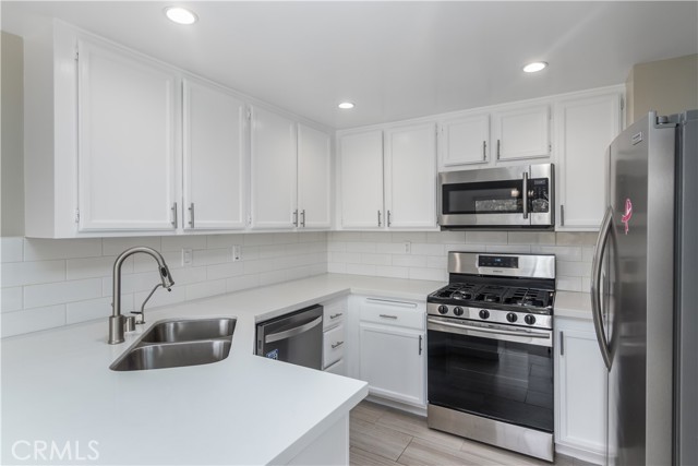 661 La Corona Court, Oak Park CA: https://media.crmls.org/medias/61d8e61c-e4d9-4aa8-94cf-6d2e9aa35865.jpg