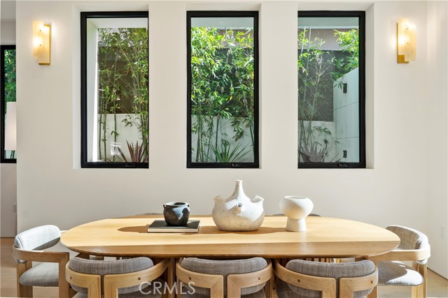 10840 Queensland, Los Angeles CA: https://media.crmls.org/medias/61d8e788-727a-4a53-99b5-67f927dfd8b9.jpg