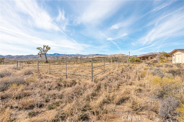 Detail Gallery Image 39 of 46 For 2310 Cottontail Rd, Pioneertown,  CA 92268 - 3 Beds | 3 Baths