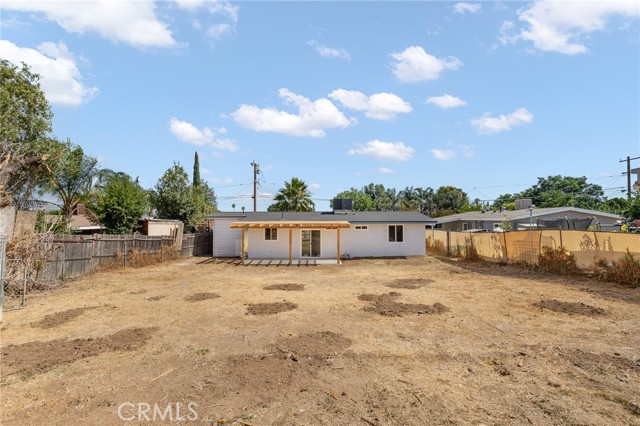 530 E 3rd Street, Rialto CA: https://media.crmls.org/medias/61d96f6f-0e85-4445-82a9-55bc9d40cd40.jpg