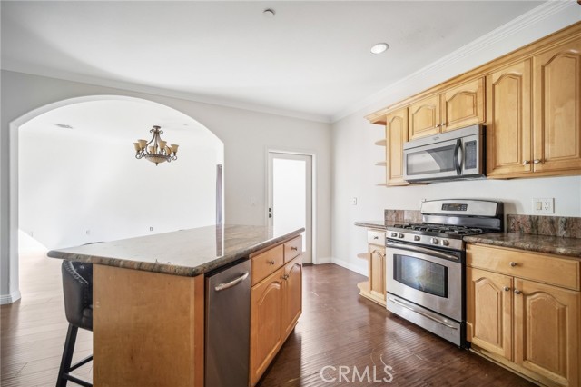 Detail Gallery Image 11 of 37 For 17311 Chatsworth St #4,  Granada Hills,  CA 91344 - 3 Beds | 2/1 Baths