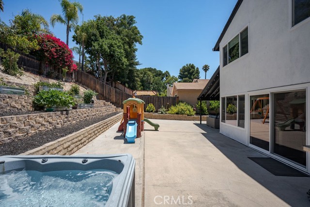 Detail Gallery Image 12 of 34 For 1925 Meadow Brook Ct, Thousand Oaks,  CA 91362 - 4 Beds | 2/1 Baths