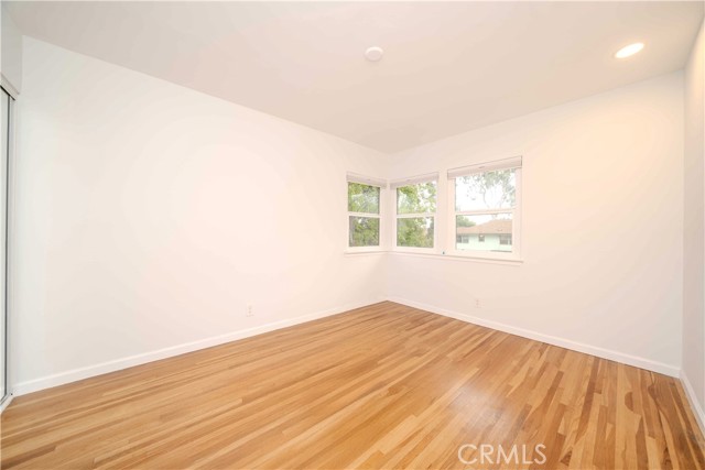 Detail Gallery Image 4 of 22 For 5841 Bowcroft, Los Angeles,  CA 90016 - 2 Beds | 2 Baths