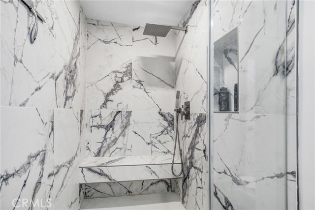 20200 Clark Street, Woodland Hills CA: https://media.crmls.org/medias/61da84bb-6add-45fd-9cf7-f2ba35beb426.jpg