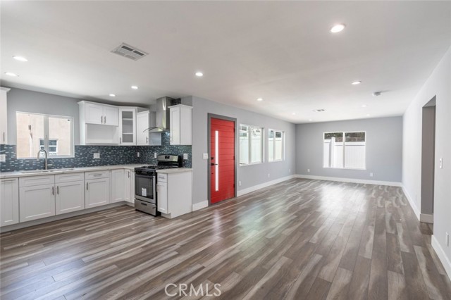 6438 Day Street, Tujunga CA: https://media.crmls.org/medias/61dae68e-dd9a-4b89-b852-c8df3c7a0541.jpg