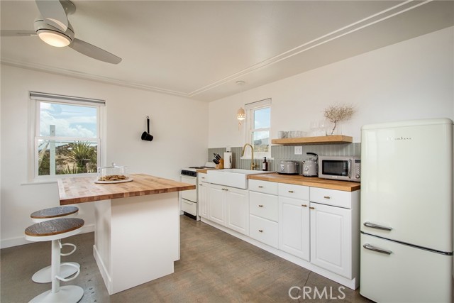 Detail Gallery Image 8 of 36 For 55921 Ornelas Ln, Landers,  CA 92285 - 2 Beds | 2 Baths