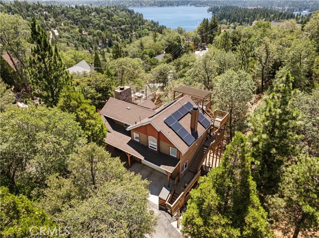 1088 Nadelhorn Drive, Lake Arrowhead CA: https://media.crmls.org/medias/61dbf8bd-e399-4512-b2c2-d167f5ce610e.jpg