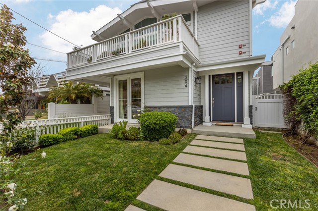 Detail Gallery Image 2 of 44 For 204 S Helberta, Redondo Beach,  CA 90277 - 4 Beds | 4 Baths